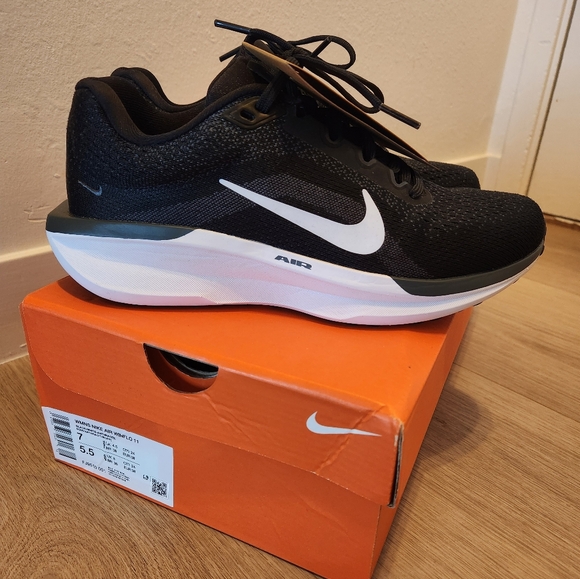 Nike Shoes - Womens Nike Air Winflo 11